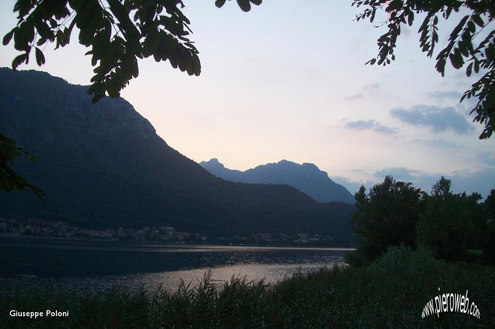 26- ultime luci sul lago! .jpg